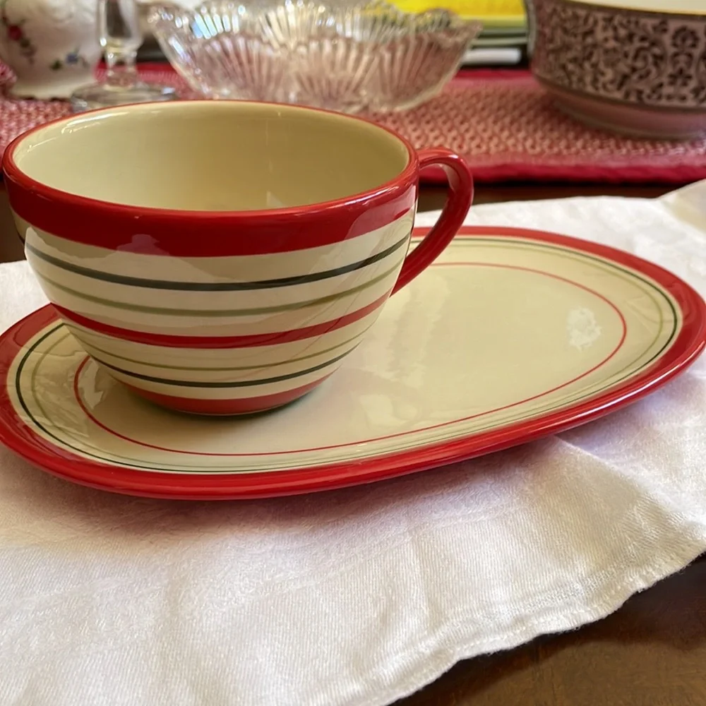 Crate & Barrel cup & sandwich plate tray set red & green stripe